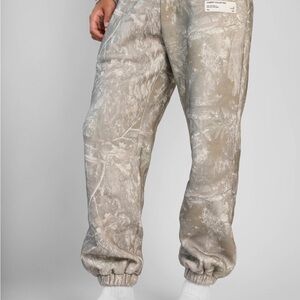 Comfrt camo sweatpants